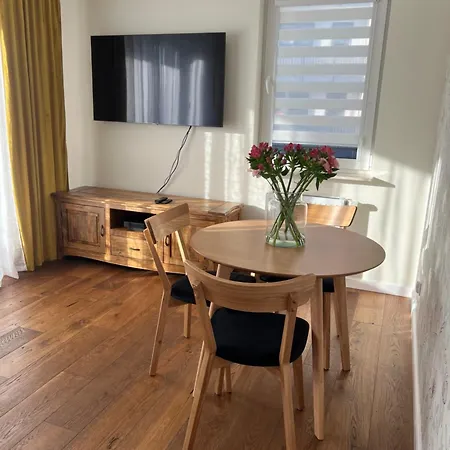 Tropical Jungle Apartament 奥特沃茨克